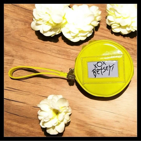 Betsey Johnson Wristlet ~ Round ~ Yellow ~ 3D Flower Applique ~ Pink Orange - Picture 2 of 11